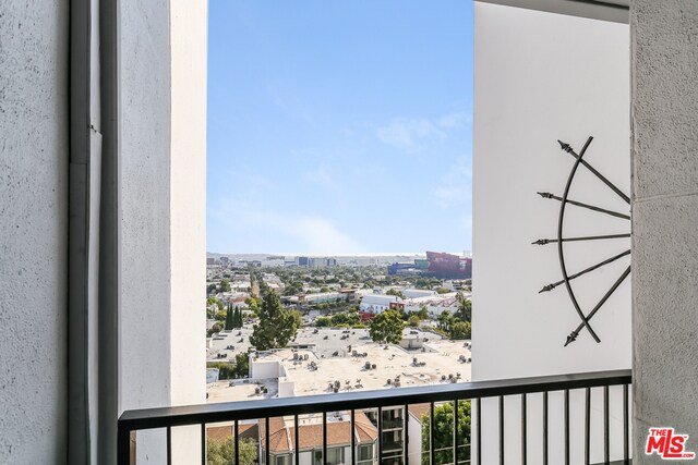 Building Photo - 1100 Alta Loma Rd