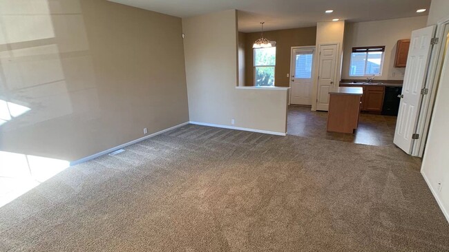 Building Photo - HOLIDAY MOVE IN SPECIAL!