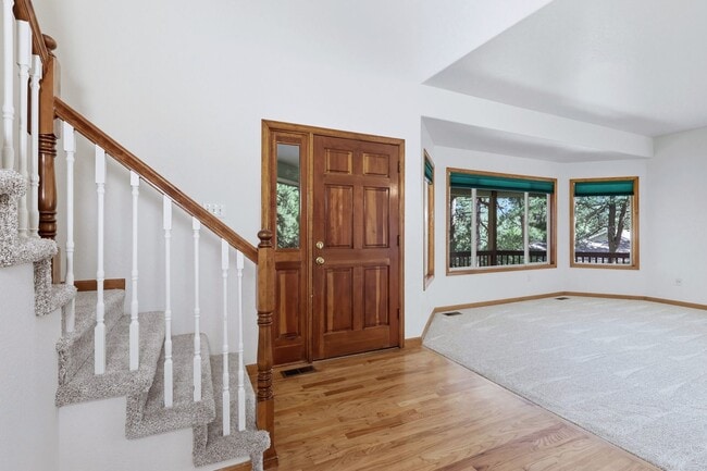Building Photo - 3 bed 3.5 bath Home in Perry Park!