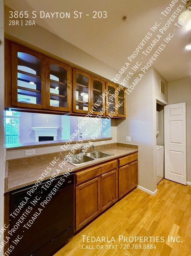 Building Photo - 3865 S Dayton St