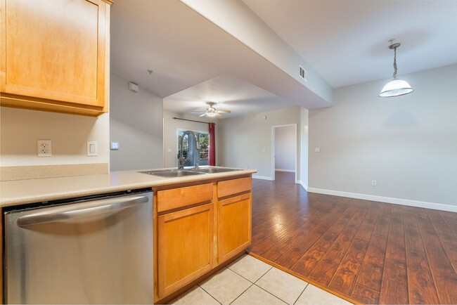 Building Photo - GORGEOUS GREEN VALLEY CONDO FOR LEASE!