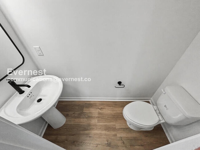 Building Photo - 456 Blair Rd