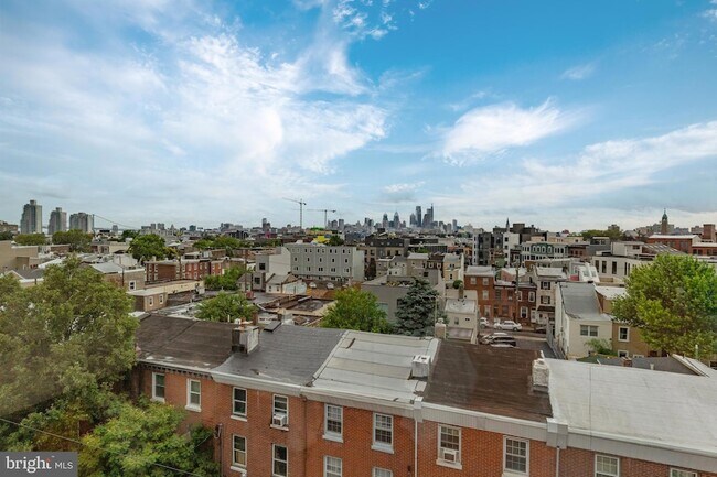 Building Photo - 1421 E Columbia Ave