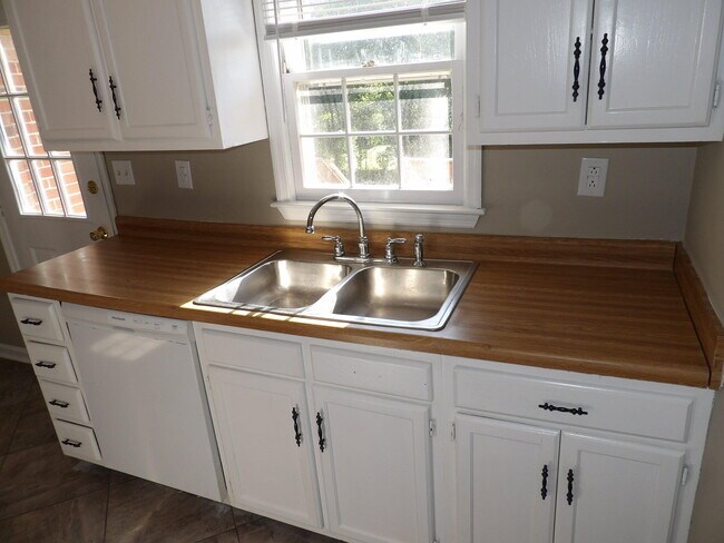 Building Photo - 75 Ashwood Ct