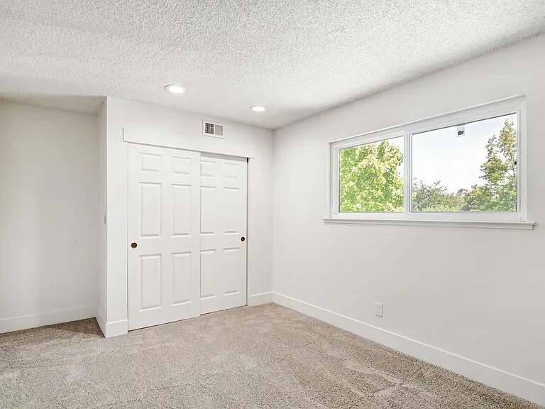 Building Photo - 4748 Greenholme Dr