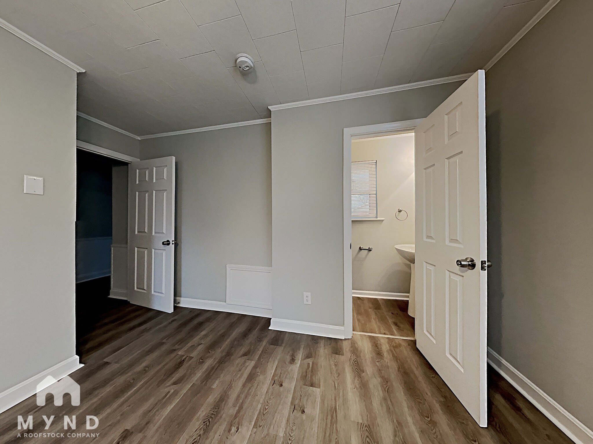Building Photo - 128 Manor Cir
