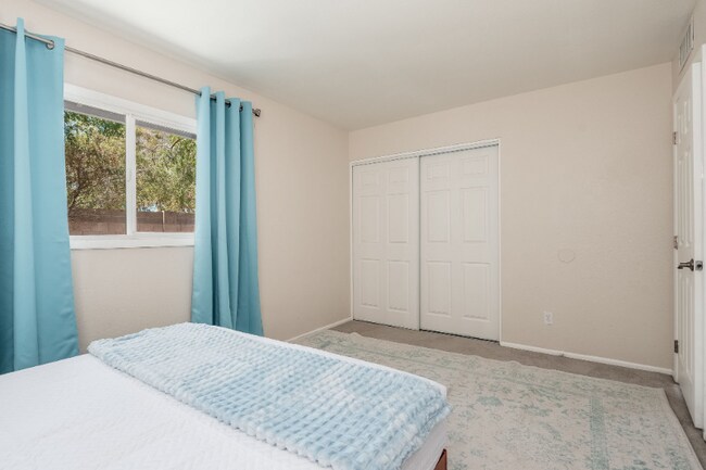Building Photo - 5114 S Dorsey Ln