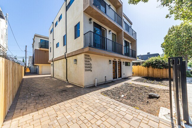 Building Photo - 5506 Barton Ave