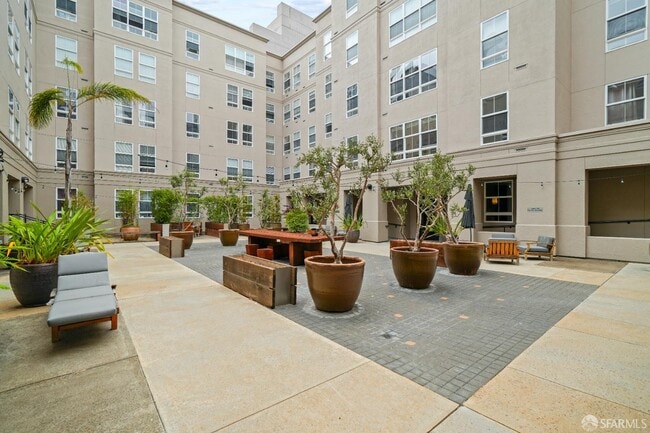 Building Photo - 821 Folsom St