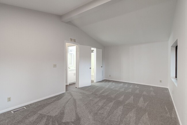 Building Photo - 5620 Hobble Creek Dr