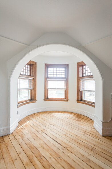 Building Photo - 223 E Ferry St