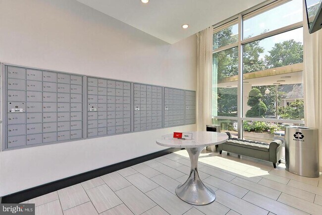 Building Photo - 1225 Martha Custis Dr