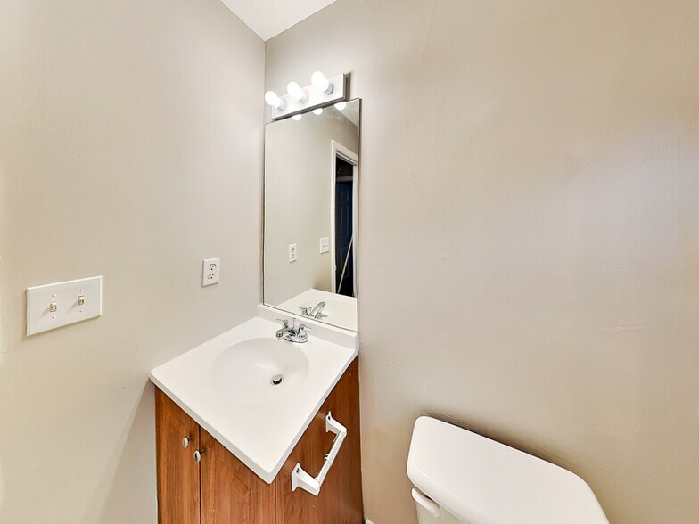 Building Photo - 276 Village Dr