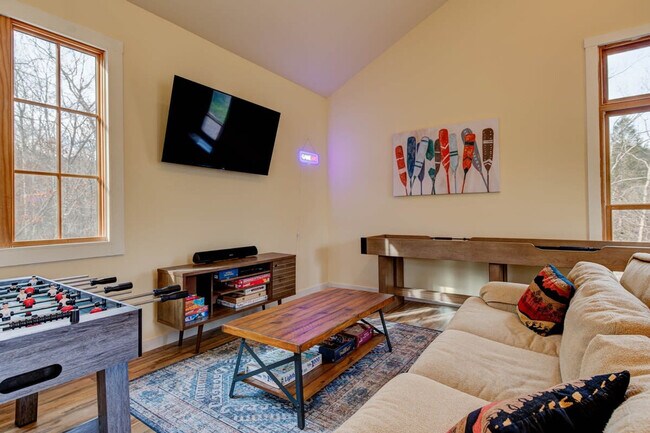 Building Photo - 376 Grandview Dr