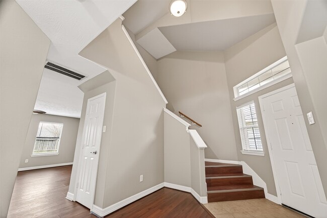 Building Photo - 1411 Heathcote Ln