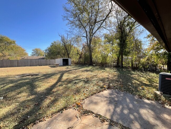 Building Photo - 1824 Lariet Ln