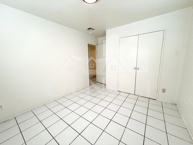 Building Photo - 7007 S 8th St