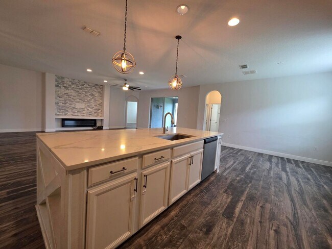 Building Photo - Gorgeous 4-Bedroom, 3-Bathroom Home in Providence