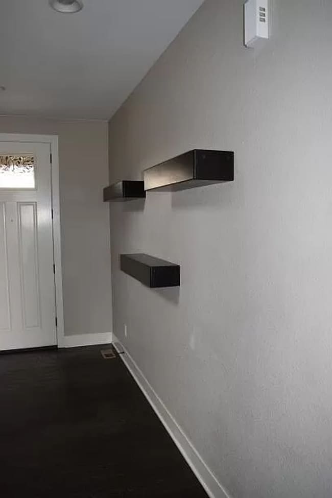 Building Photo - Spacious 3 Bedroom 2.5 Bathroom Home in Me...