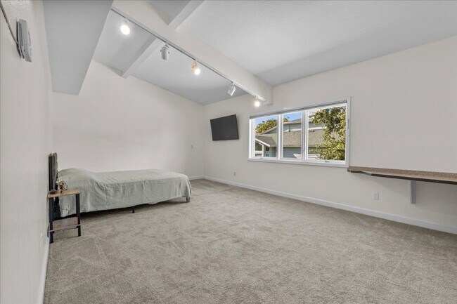 Building Photo - 3824 Gaines Dr