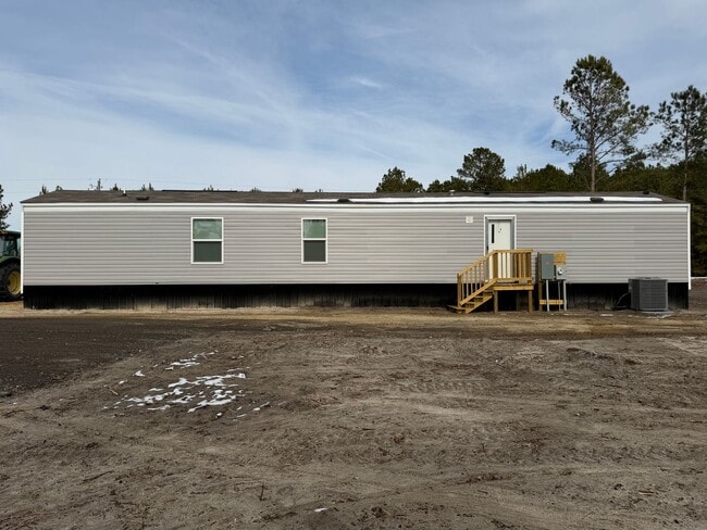 Building Photo - 3 Bed / 2 Bath Rental Available – Loris Area