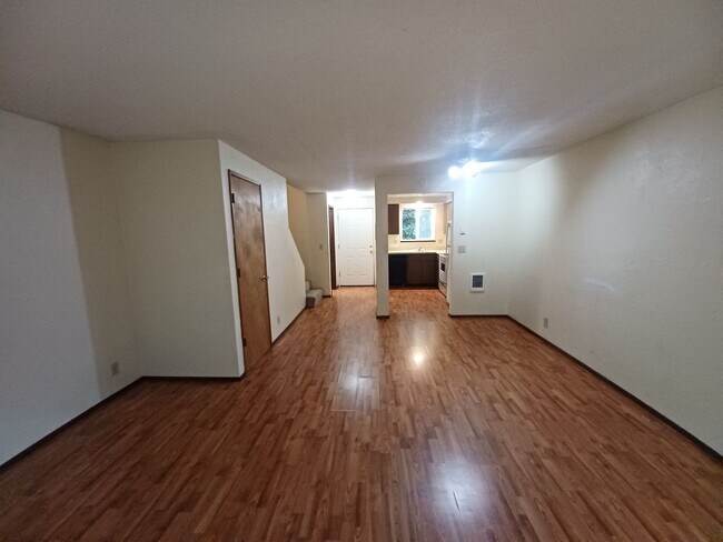 Building Photo - Gama08~1232 W 8th Ave.