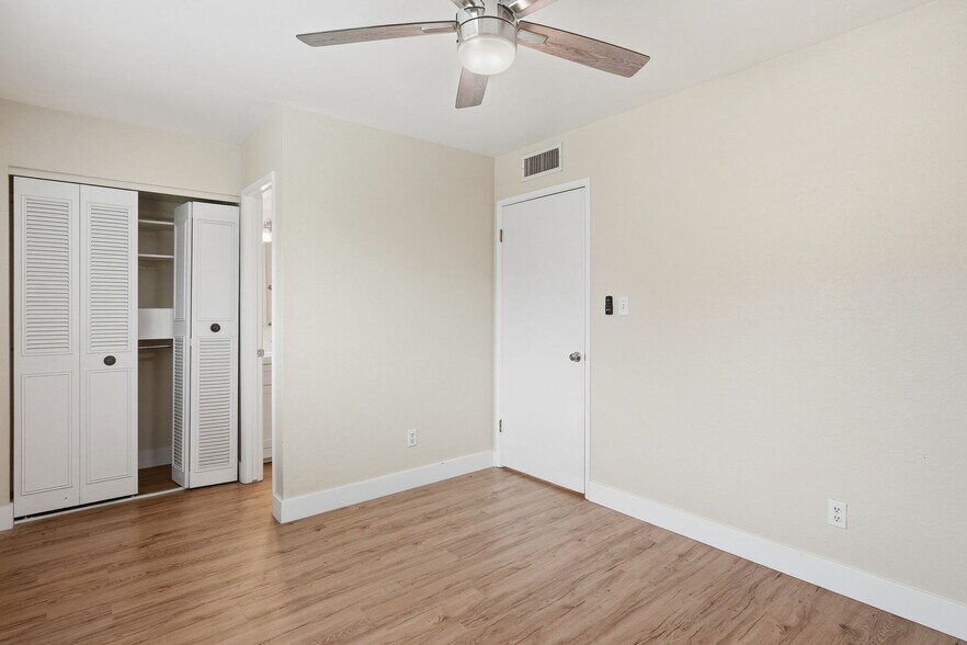 Building Photo - 31 W Pasadena Ave