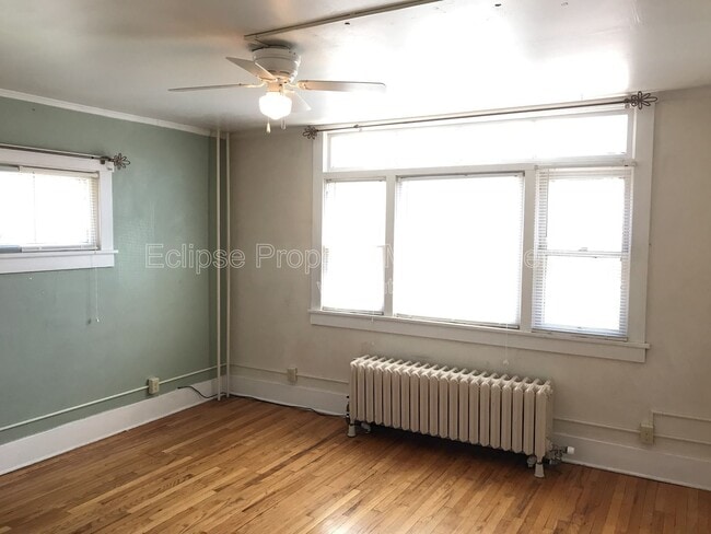 Building Photo - 711 2nd St