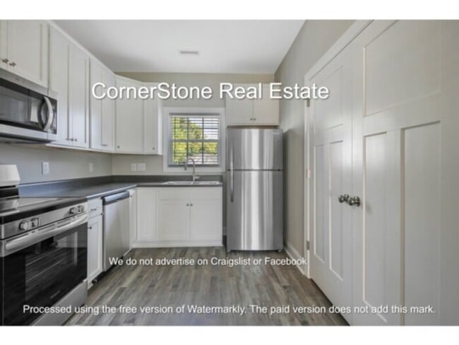 Building Photo - 2854 Little Dr