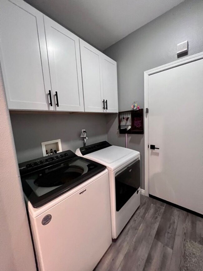 Building Photo - Beautifully upgraded 4 bedroom Murrieta home!