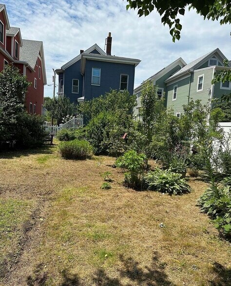 Building Photo - 51 Cedar St