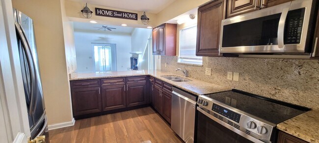 Building Photo - Venetian Villa 2 Bedroom 2 Bath 2 Car Garage w/Waterview!