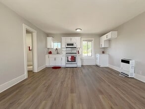 Building Photo - 2384 Linden Ave