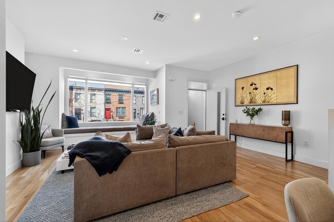 Building Photo - 303 4th St