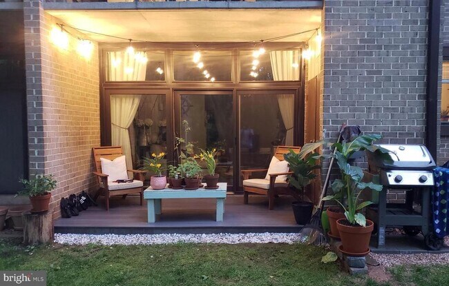 Building Photo - 1666 Parkcrest Cir