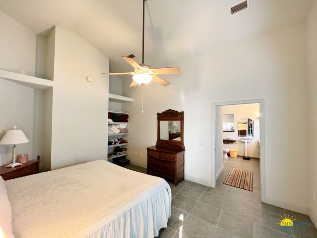 Building Photo - Custom home in the heart of Fort Walton Be...