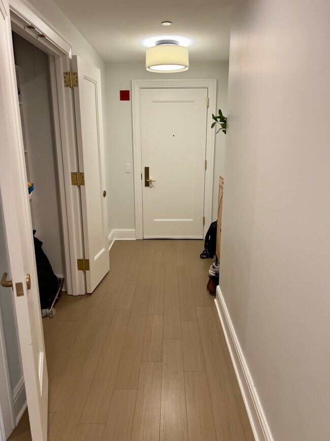 Building Photo - 514 N Peshtigo Ct