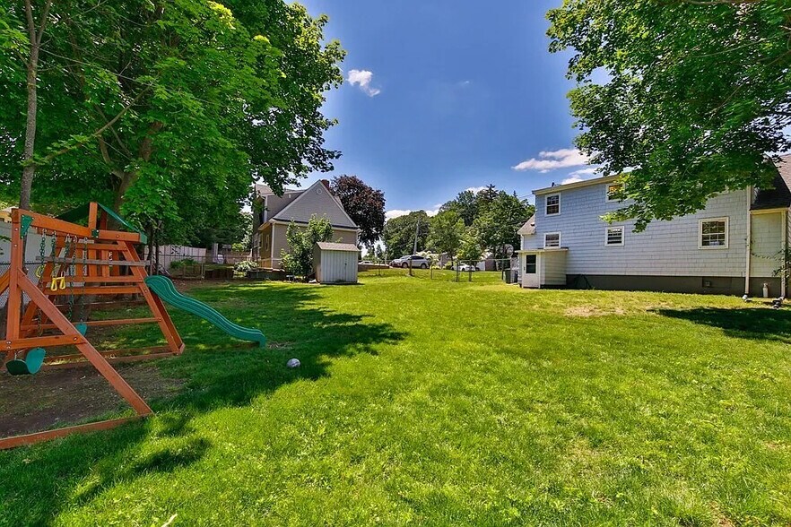 yard 2 - 353 Washington St