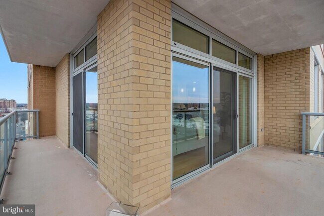 Building Photo - 5750 Bou Ave