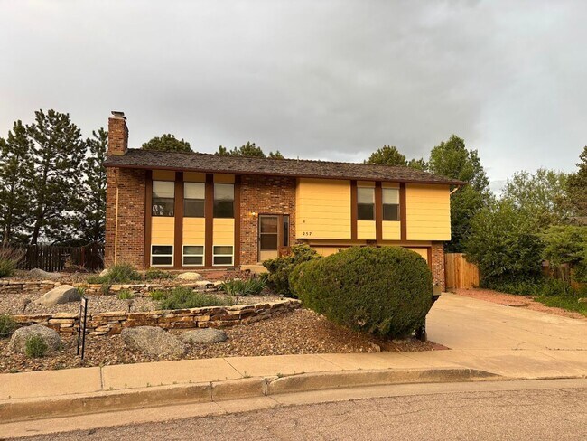 Primary Photo - Westside 3 Bedroom Home in D20