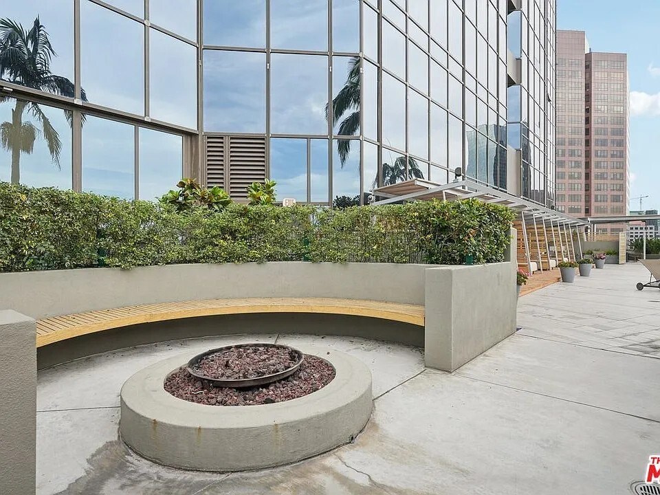 Building Photo - 1100 Wilshire Blvd