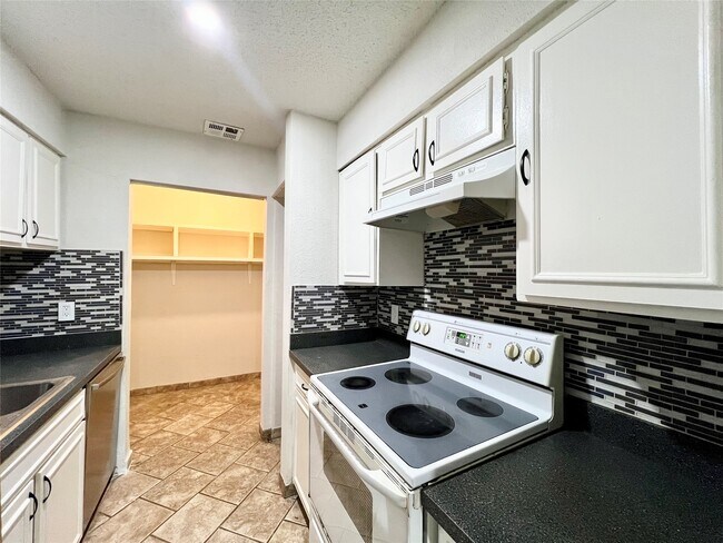 Building Photo - 9317 Pagewood Ln