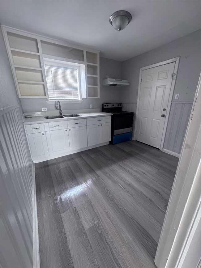 Building Photo - 1306 Weiss St