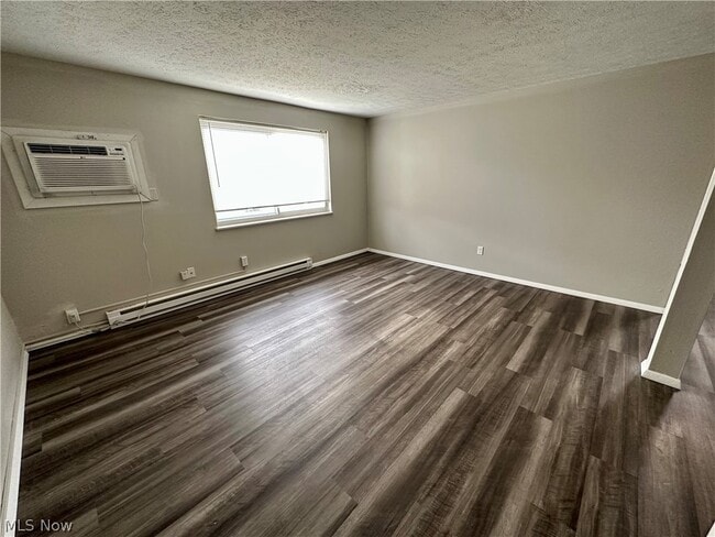 Building Photo - 660 S Shore Ct