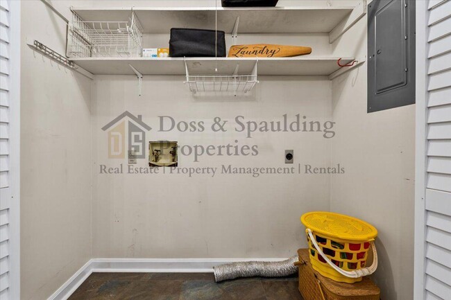 Building Photo - 1480 Spring Hill Cir