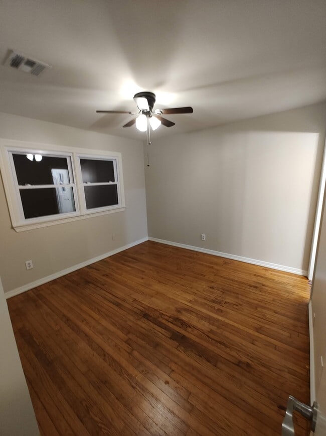 Building Photo - 2025 N 432