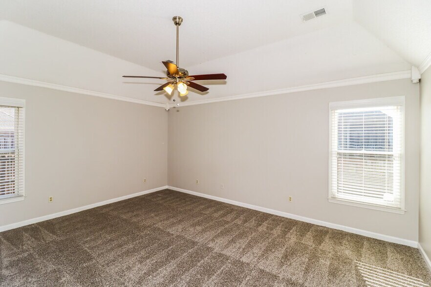 Building Photo - 1418 Hidden Ridge Ln