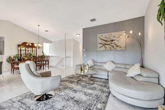 Building Photo - 8320 Waterline Dr