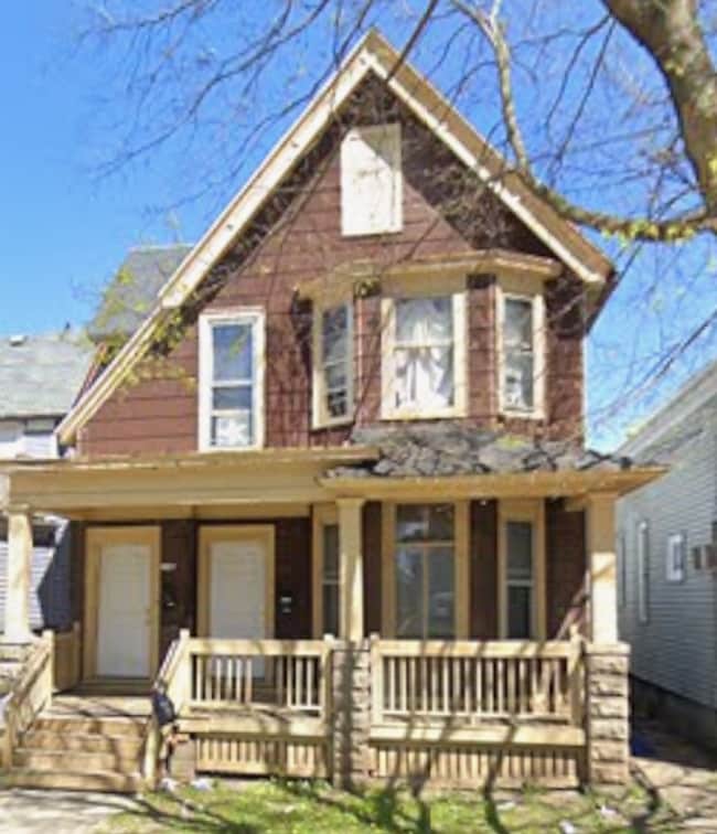 Building Photo - Get $300 off your first month’s rent– Ready for Move-In!