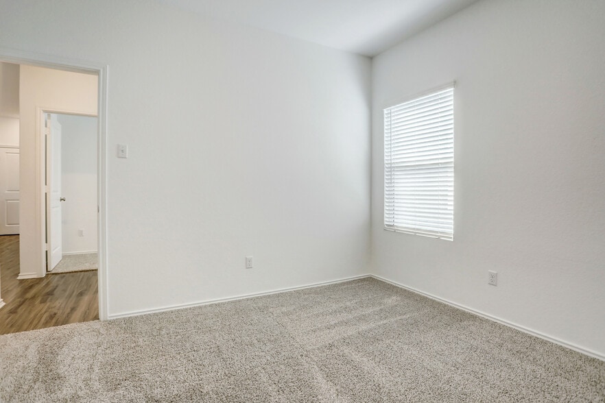 Building Photo - 340 Geode Gln